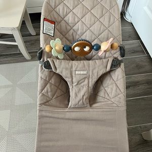 Babybjorn Bouncer Bliss in Woven Sand Grey